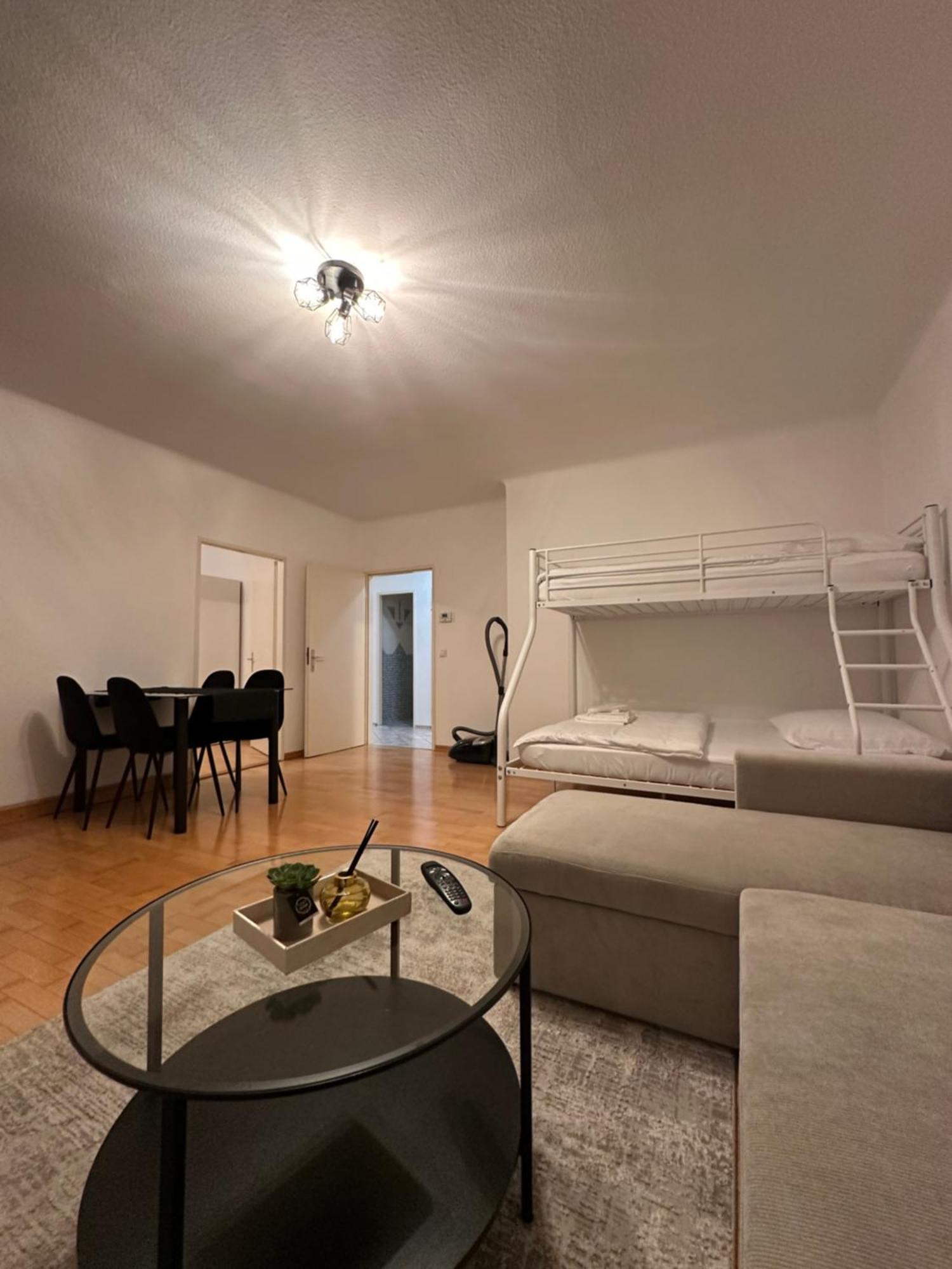 Cozy 2-bedroom Retreat Near Subway And Center Apartment *
