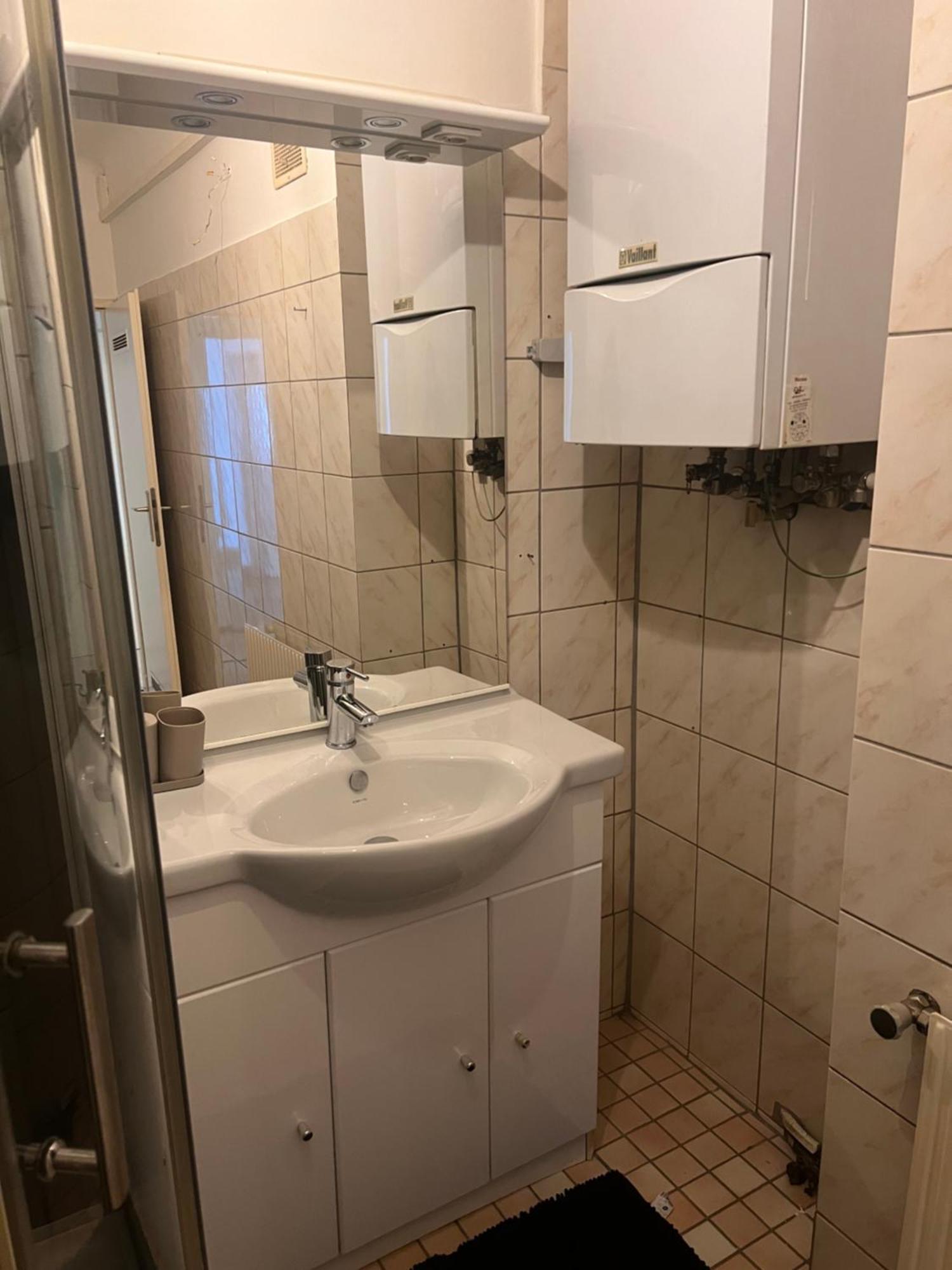 Apartamento Cozy 2-bedroom Retreat Near Subway And Center