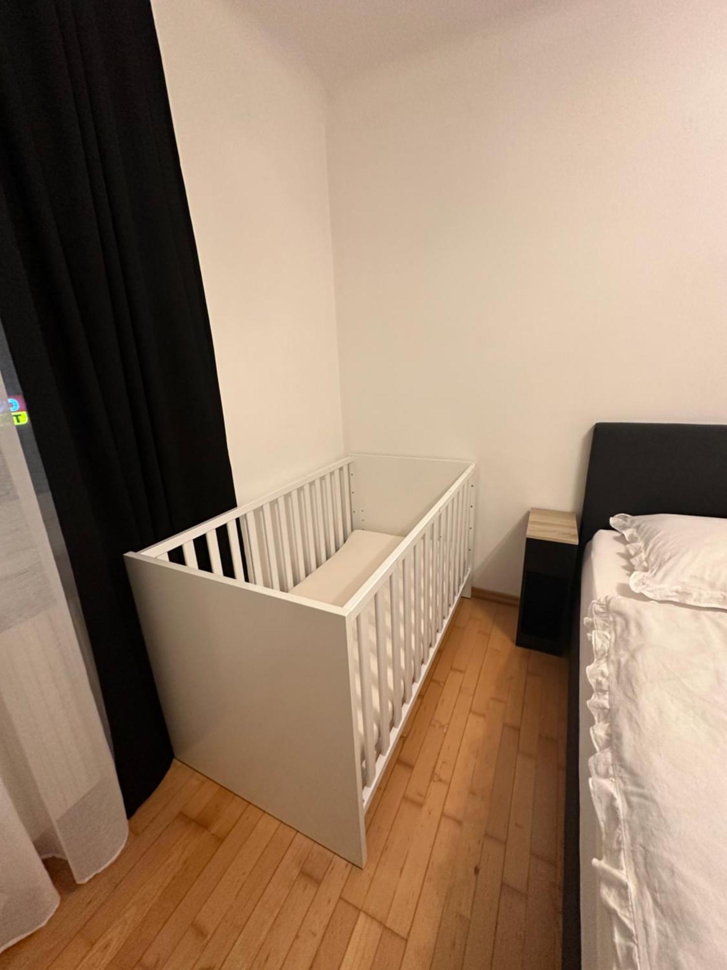 Cozy 2-bedroom Retreat Near Subway And Center *