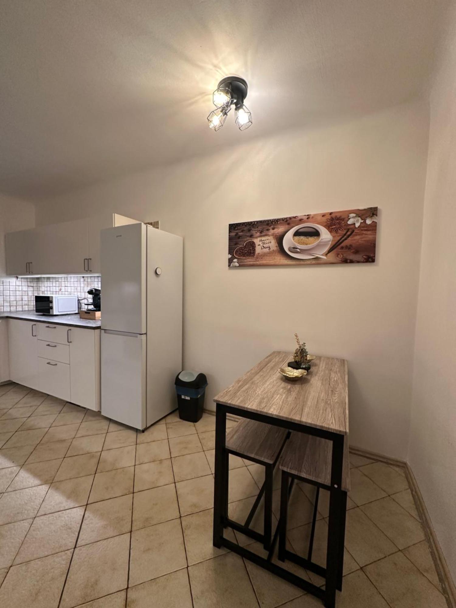 Cozy 2-bedroom Retreat Near Subway And Center Viena